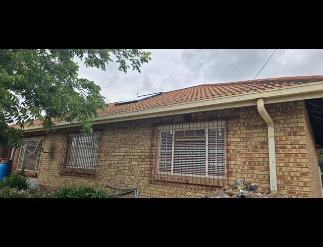 3 BEDROOM HOUSE FOR SALE IN STANFIELD HILL